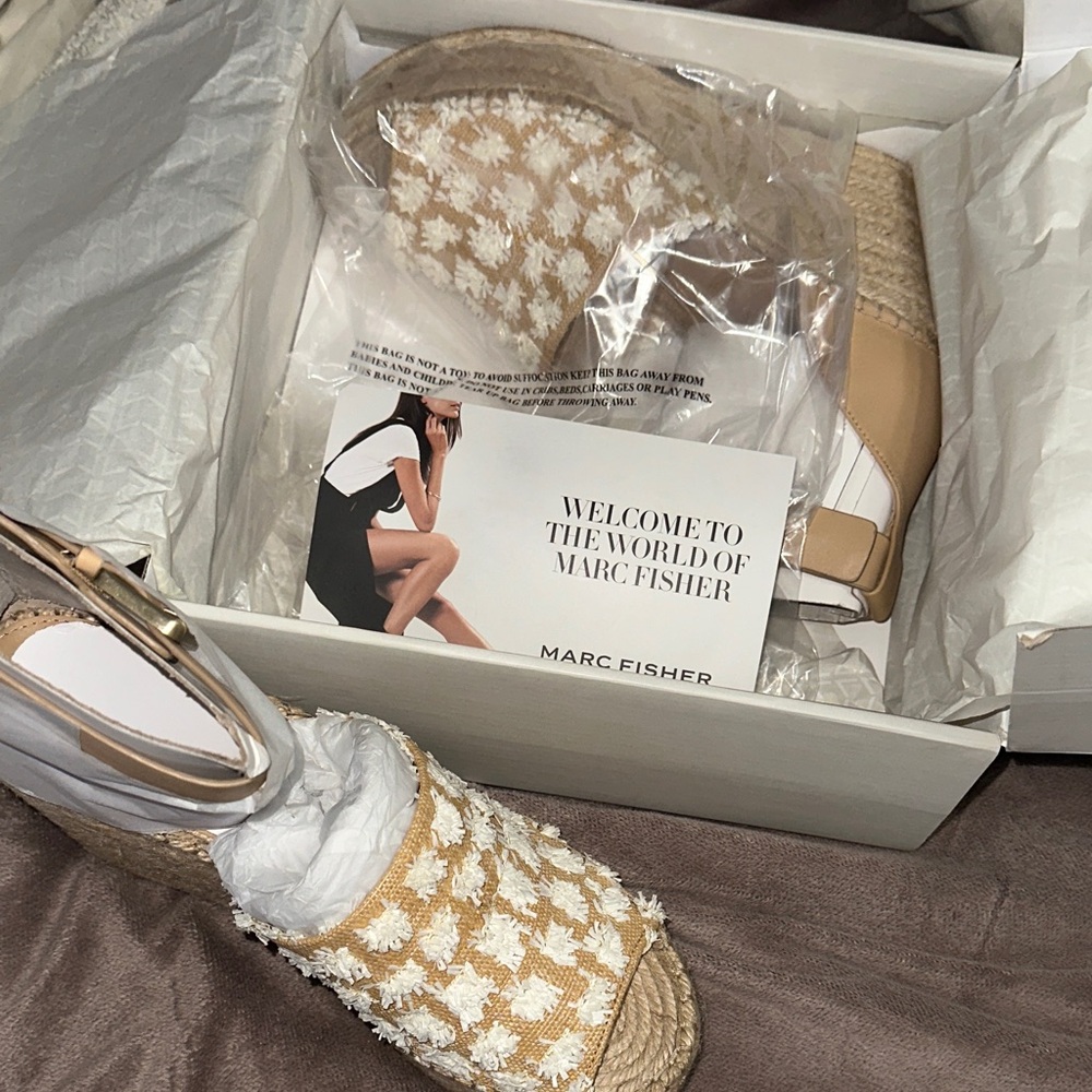 NWT Marc Fisher Beige and White Espadrille Flats